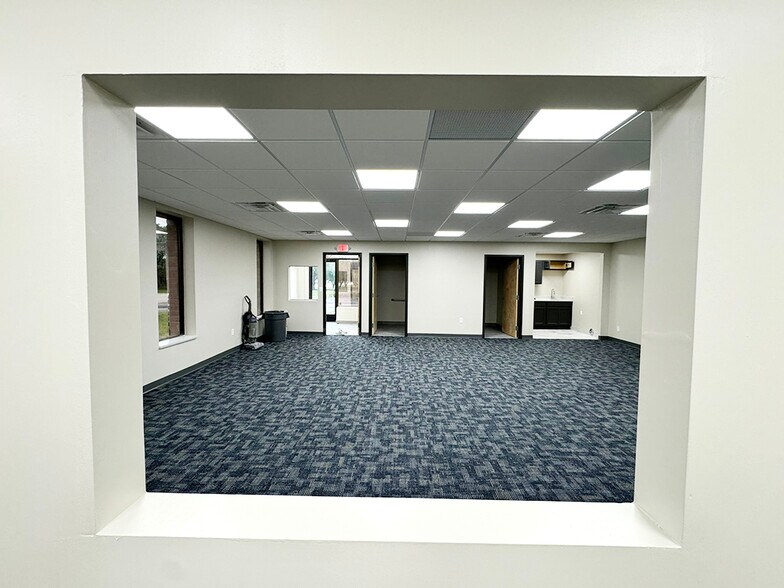 More Photos Of 340 Executive Dr, Troy Warehouse For Lease