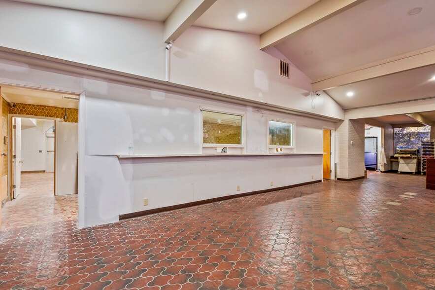 More Photos Of 725 Coliseum Dr, Winston-Salem Restaurant For Lease