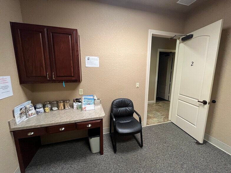 More Photos Of 1314 E Sonterra Blvd, San Antonio Office For Sale