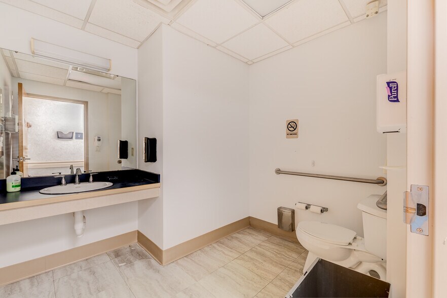 More Photos Of 860 NW Washington Blvd, Hamilton Medical For Lease