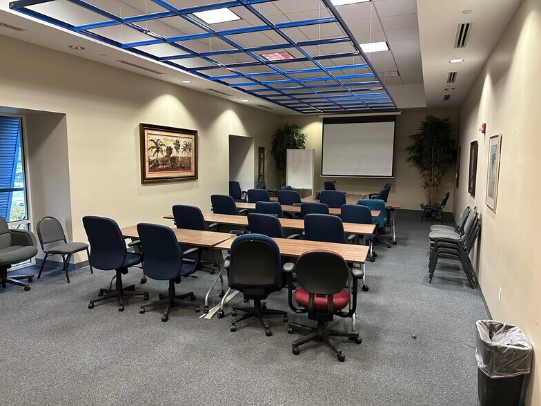 More Photos Of 1830 Park Ln S, Jupiter Warehouse For Lease