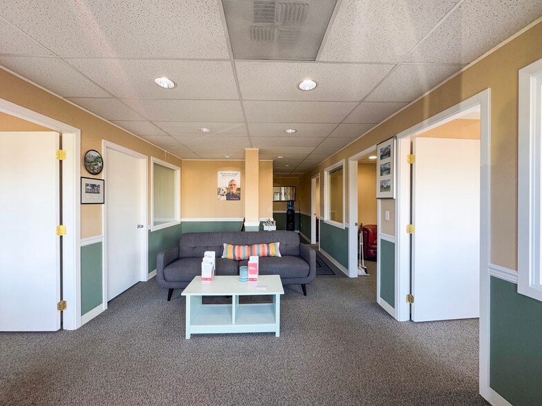 More Photos Of 12705 Renton Ave S, Seattle Office For Sale
