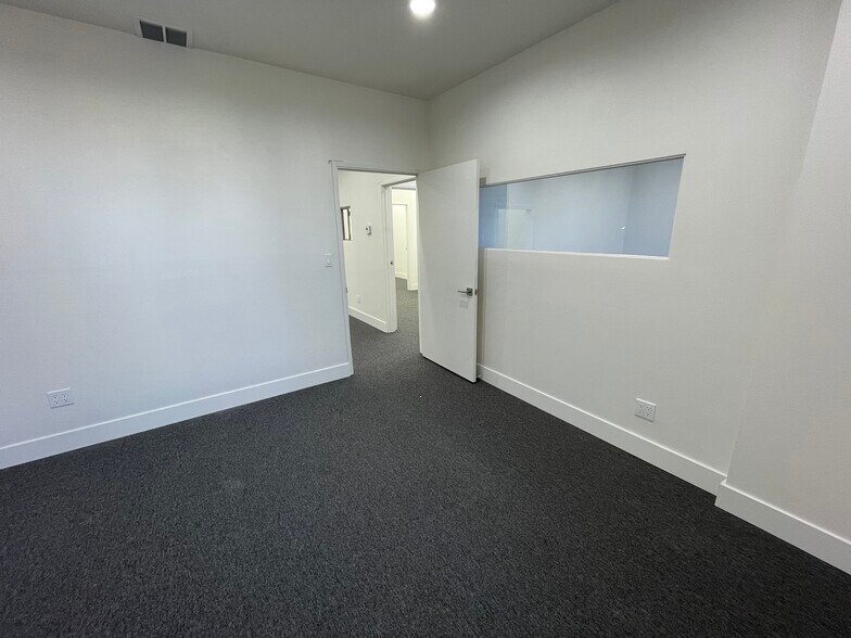 More Photos Of 7127 Laurel Canyon Blvd, North Hollywood Office For Lease