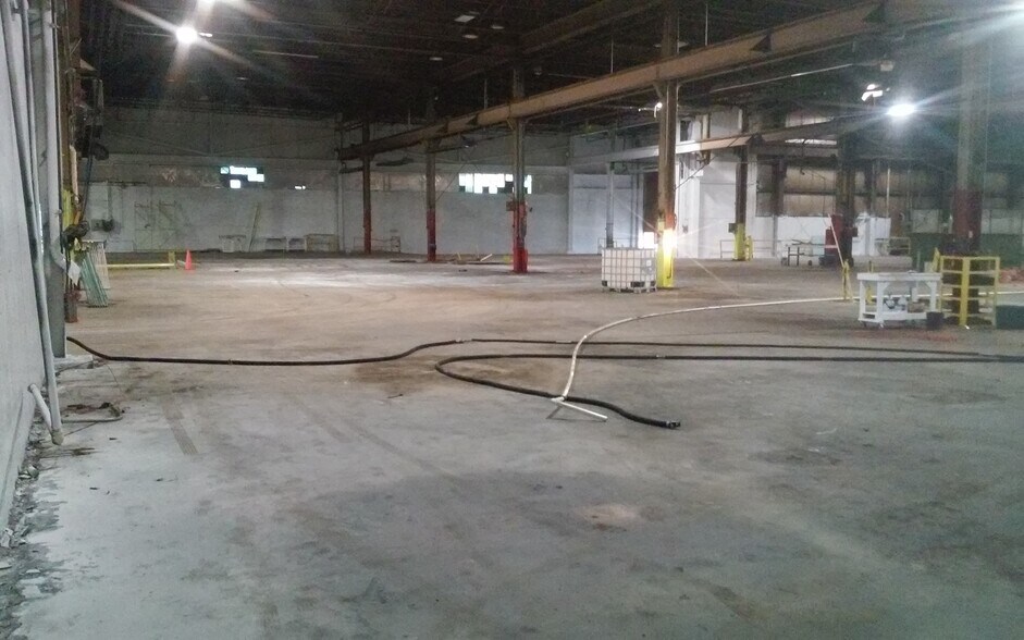 More Photos Of 315 W Mill St, Beaver Dam Manufacturing For Lease