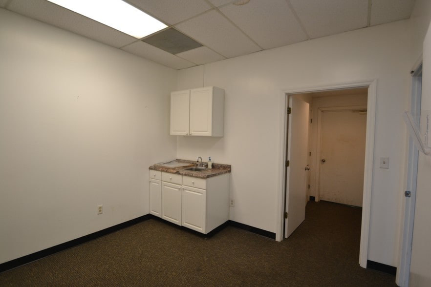 More Photos Of 506 Manchester Expy, Columbus Flex For Lease