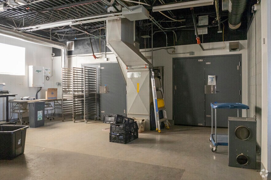 More Photos Of 5290 E 43rd Ave, Denver Warehouse For Sale