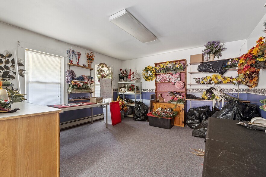 More Photos Of 12 Lindell Ave, Leominster General Retail For Sale