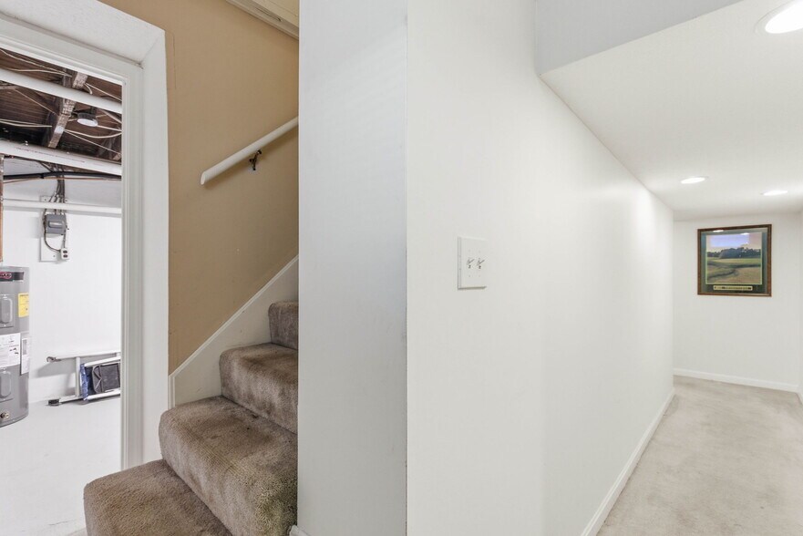 More Photos Of 3208 College Dr, Louisville Office For Sale