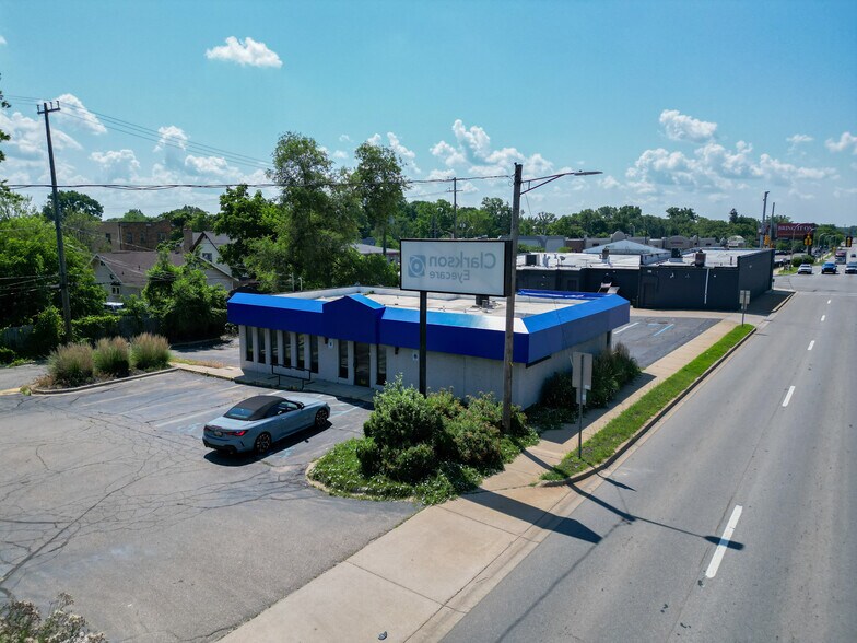 Primary Photo Of 22 N Telegraph Rd, Pontiac Medical For Lease