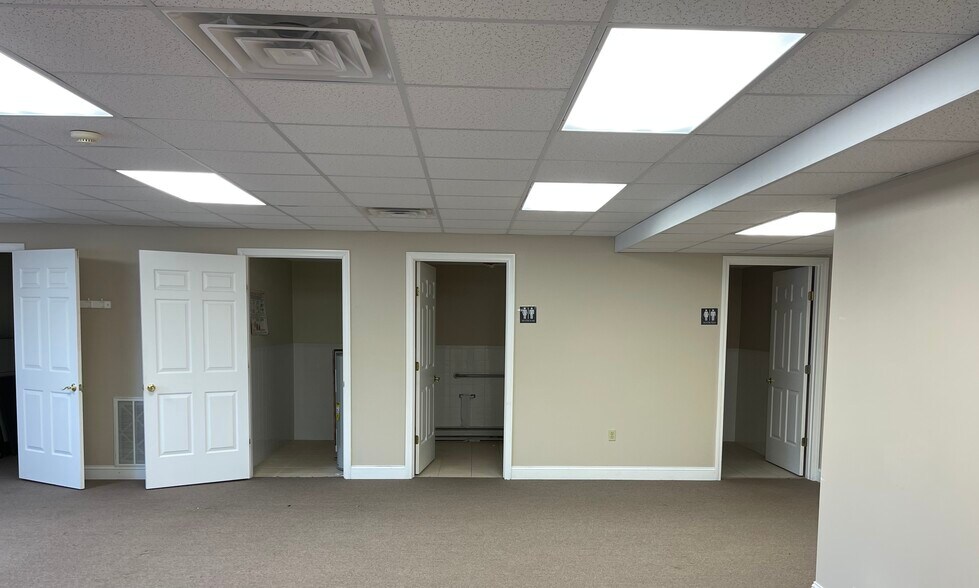 More Photos Of 5 Mill St, Middleboro Warehouse For Lease