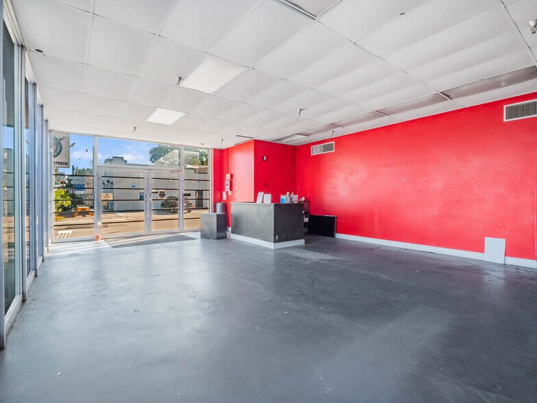 More Photos Of 1016 W Church St, Orlando Showroom For Lease