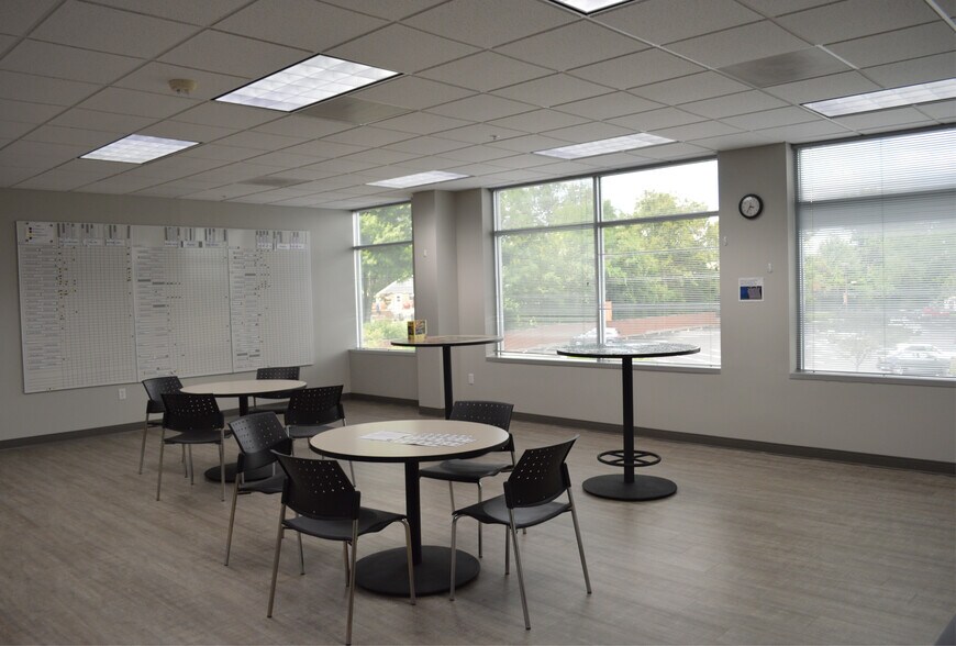 More Photos Of 9395 Kenwood Rd, Blue Ash Medical For Lease
