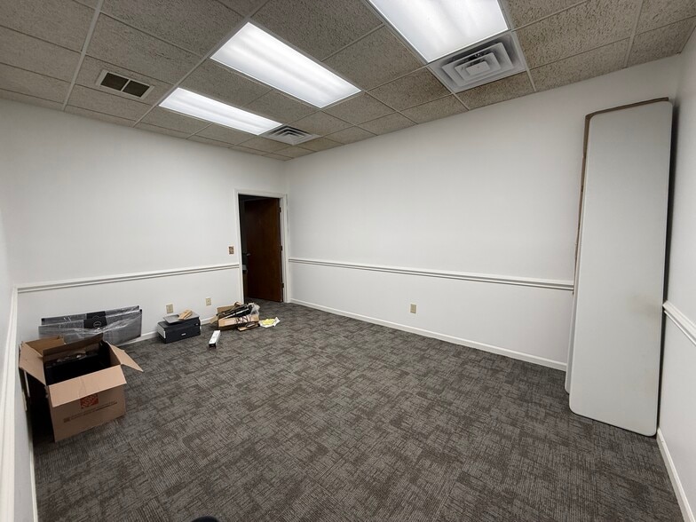 More Photos Of 150 E Fire Tower Rd, Winterville Office Residential For Lease