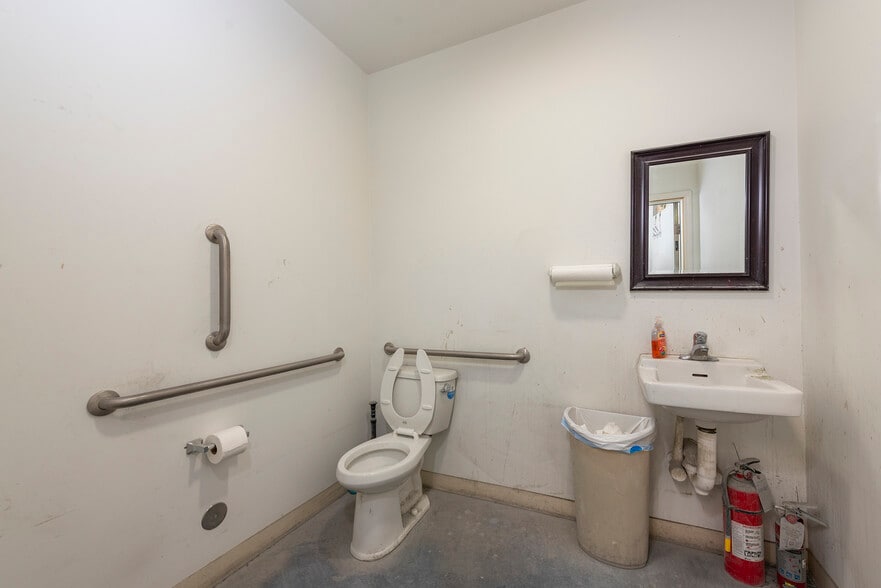More Photos Of 45 Spiral Rd, Arden Warehouse For Sale