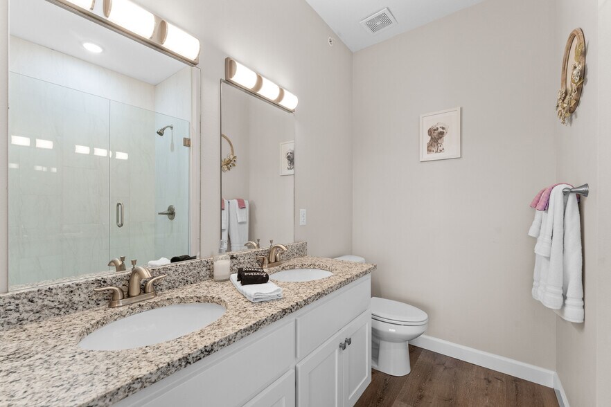 More Photos Of 3002 N Vineyards Ter, Branson General Retail For Sale