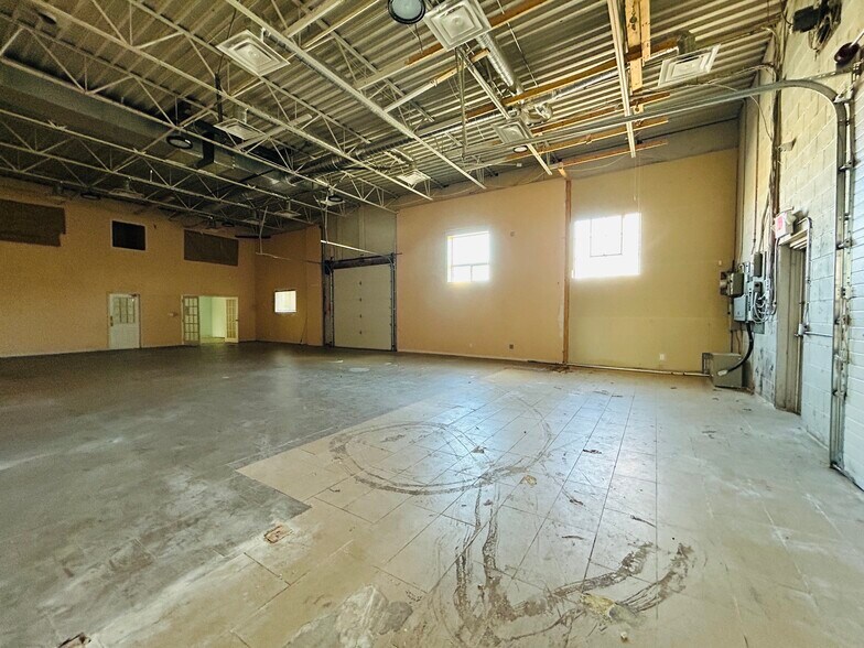 More Photos Of 87-89 Glen Cameron Rd, Markham Manufacturing For Sale