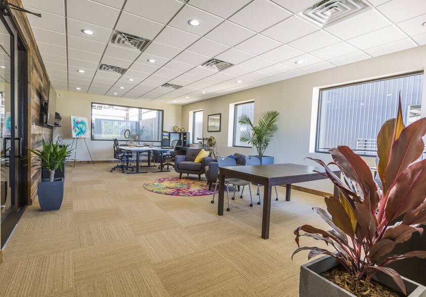 More Photos Of 1330 Rayford Park Rd, Spring Loft Creative Space For Lease