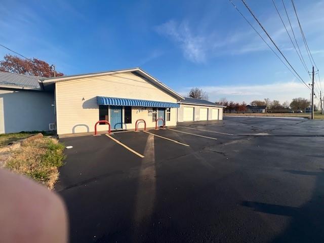 More Photos Of 1903 S 1st St, Rogers Auto Repair For Sale