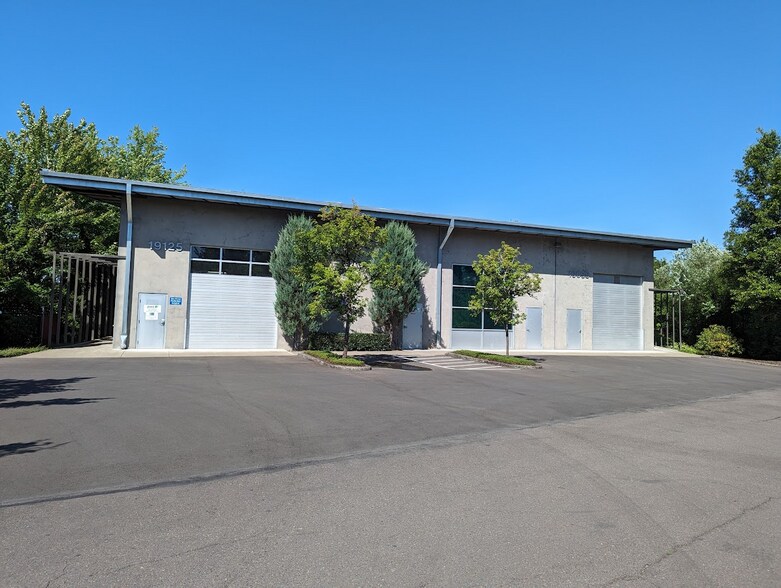 More Photos Of 19095-19125 SW 125th Ct, Tualatin Flex For Lease