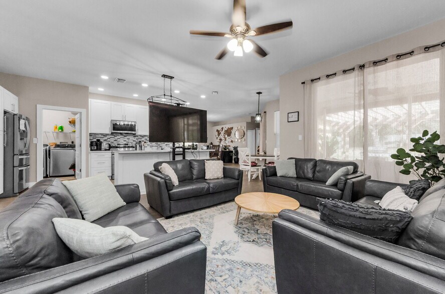 More Photos Of 11748 La Madera Blvd, Port Richey Office For Sale