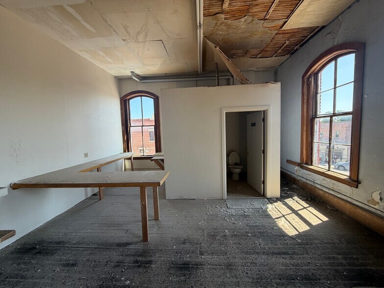 More Photos Of 1705 Washington St, Blair Storefront Retail Office For Sale