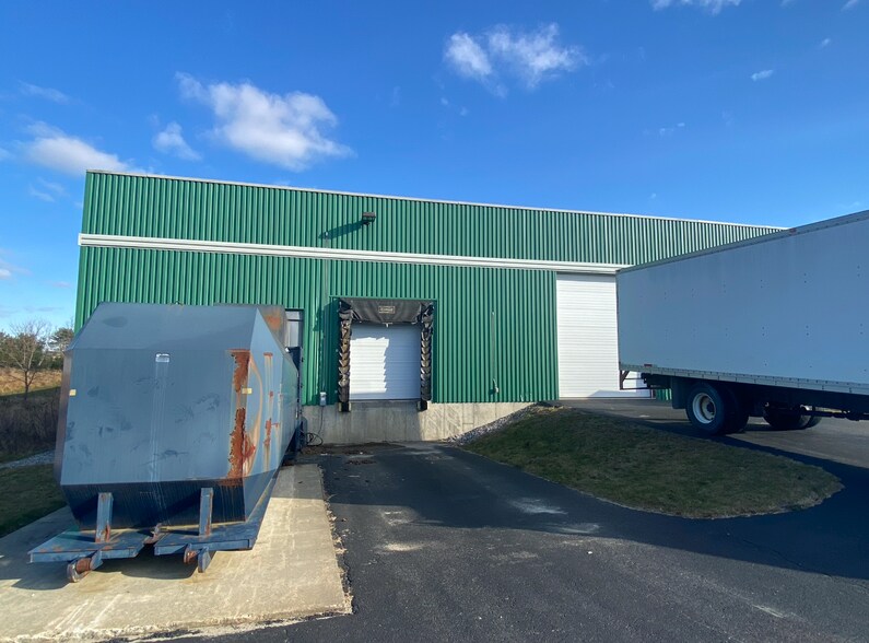 More Photos Of 11 Fireslate Pl, Lewiston Warehouse For Lease