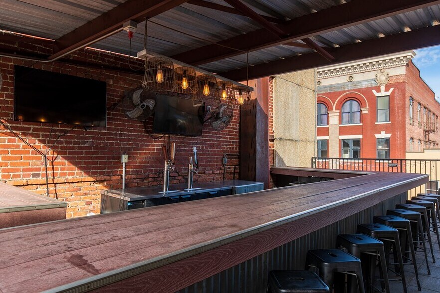 More Photos Of 132 N Patterson St, Valdosta Restaurant For Sale