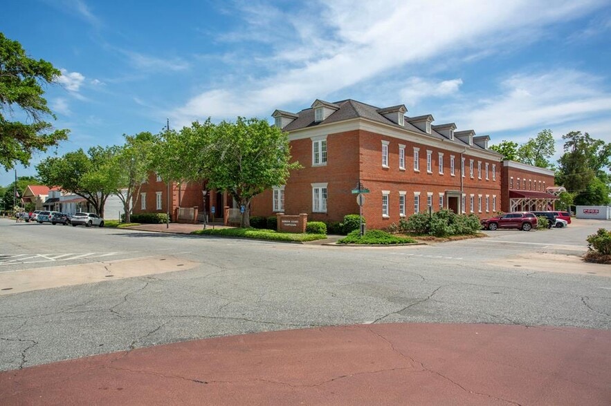 Primary Photo Of 303 E Broad St, Eufaula Office For Sale