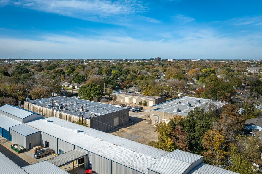 More Photos Of 3550-3560 Lang Rd, Houston Light Manufacturing For Sale