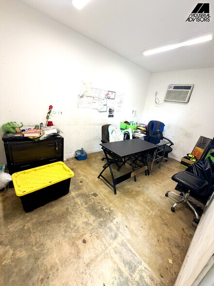 More Photos Of 8115 NW 98th St, Hialeah Manufacturing For Lease