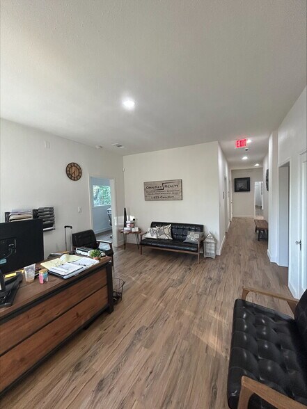 More Photos Of 910 18th St, Plano Office For Sale