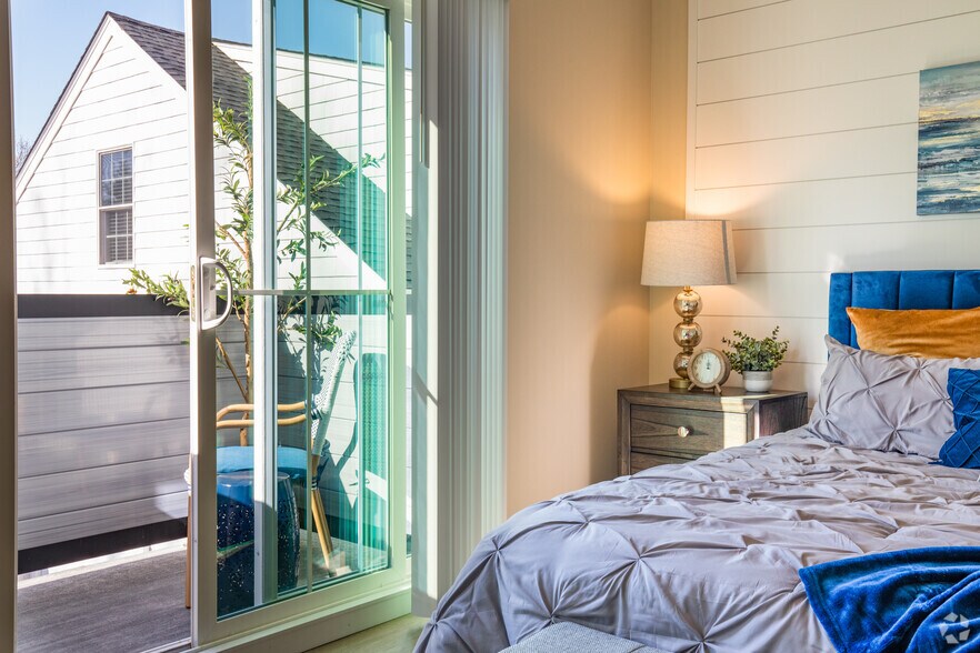 More Photos Of 1080 New York Ave, Huntington Station Apartments For Sale