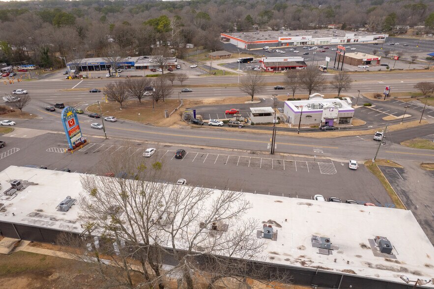 More Photos Of 409-453 Huffman Rd, Birmingham Unknown For Lease