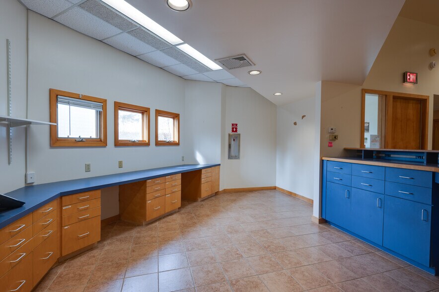 More Photos Of 154 Sturbridge Rd, Charlton Veterinarian Kennel For Lease