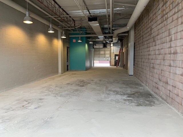 More Photos Of 2721 Markham Rd, Toronto Showroom For Sale