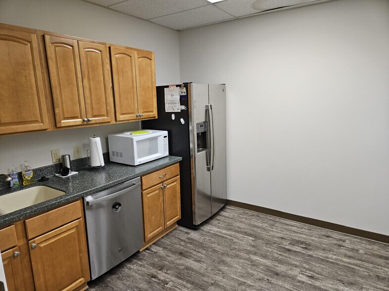 More Photos Of 10855 Indeco Dr, Cincinnati Office For Sale