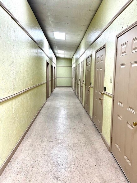 More Photos Of 4712 N Business 181, Beeville Freestanding For Sale