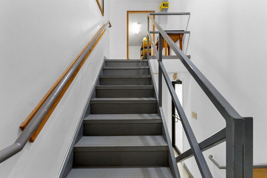 More Photos Of 169 Carol Dr, Pollok Flex For Sale