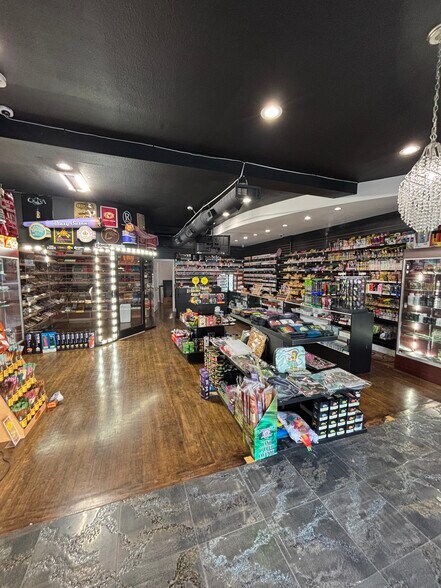 More Photos Of 542-544 Main St, Cromwell Freestanding For Lease