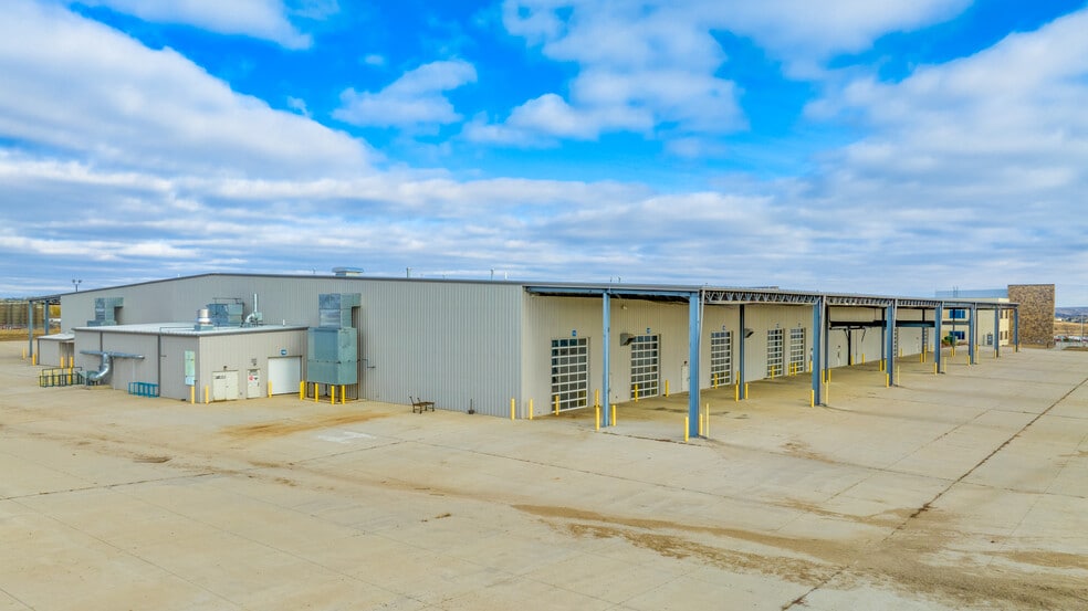 More Photos Of 805 48th Ave W, Williston Manufacturing For Sale