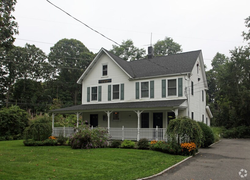 Primary Photo Of 186 W Main St, Smithtown Medical For Lease