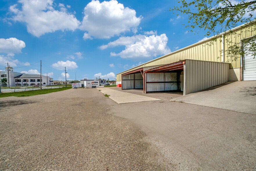 More Photos Of 6301 Mcpherson Rd, Laredo Distribution For Sale