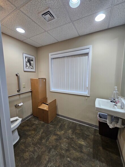 More Photos Of 1108 E Chocolate Ave, Hershey Medical For Sale