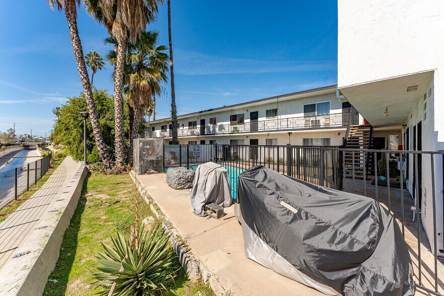 More Photos Of 252 W Elm Ave, Burbank Apartments For Sale