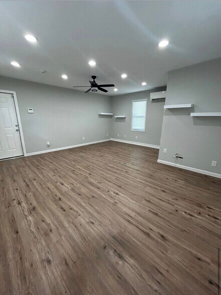 More Photos Of 1430 Congress St, Lafayette Office For Lease