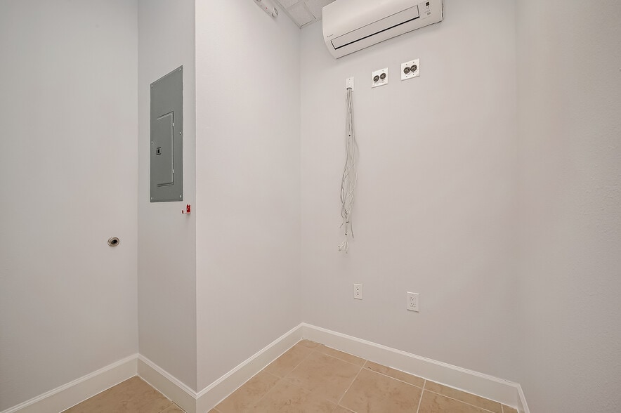 More Photos Of 16000 Park Ten Pl, Houston Medical For Lease