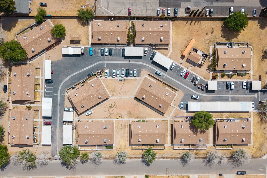 More Photos Of 11200 Chamberlaine Way, Adelanto Apartments For Sale