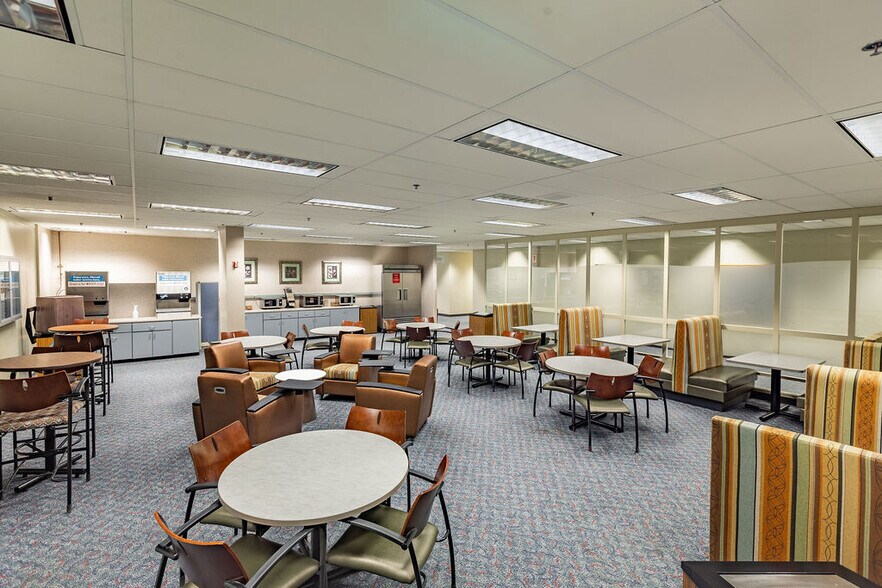 More Photos Of 2500 N Memorial Blvd, Murfreesboro Office For Sale