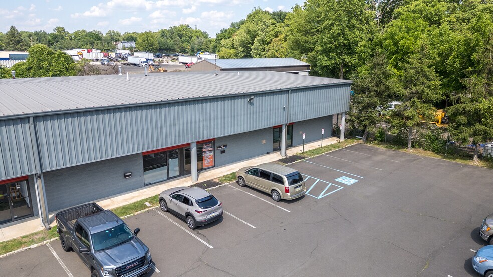 More Photos Of 1850 County Line Rd, Huntingdon Valley Warehouse For Lease