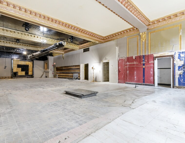 More Photos Of 4465-4467 Boul Saint-Laurent, Montréal Bar For Lease